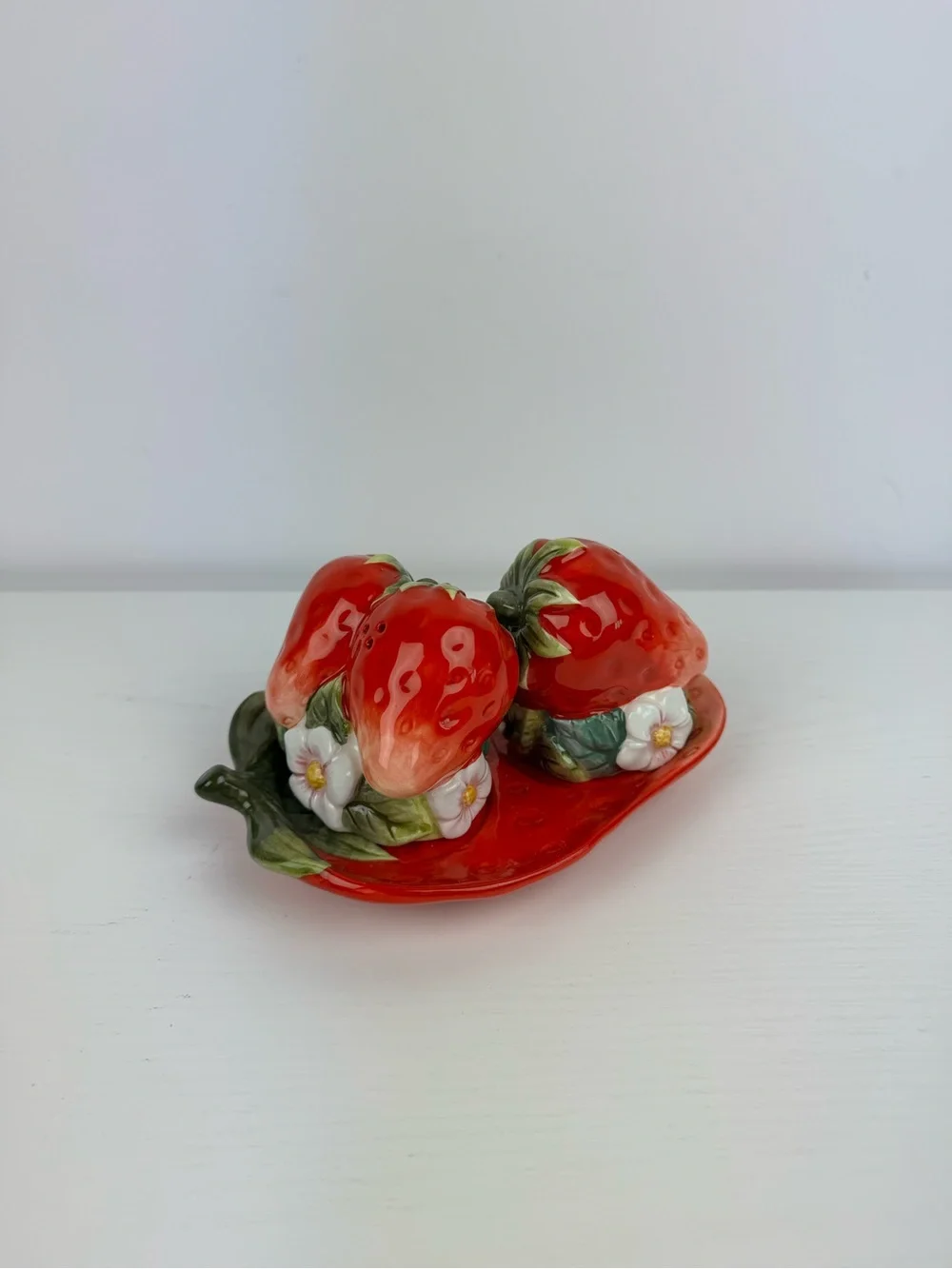 Ceramic‎ Strawberry Salt & Pepper Shakers With Tray by Corner Ruby